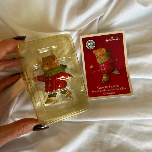 Hallmark Keepsake Ornament Gracie Skates - Picture 4 of 4